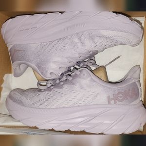 Hoka Clifton 8 in Exclusice Free People lilac/lavender colorway